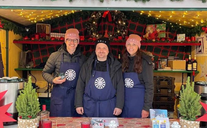 Pledge 1 percent - xalt hilft auf dem Weihnachtsmarkt für den guten Zweck aus